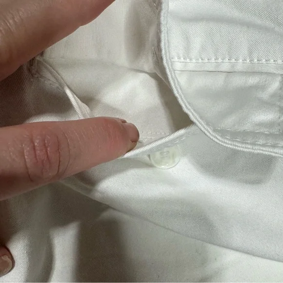 Women’s plus size white capri jeans - Picture 3 of 12